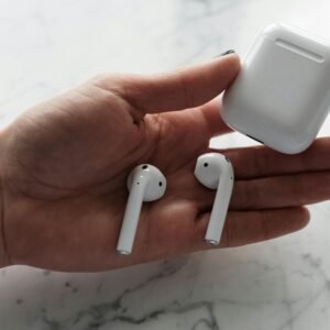 why wont my airpods connect